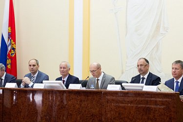 Председатель Оренбургского областного суда Виктор Емельянов ушел в почетную отставку